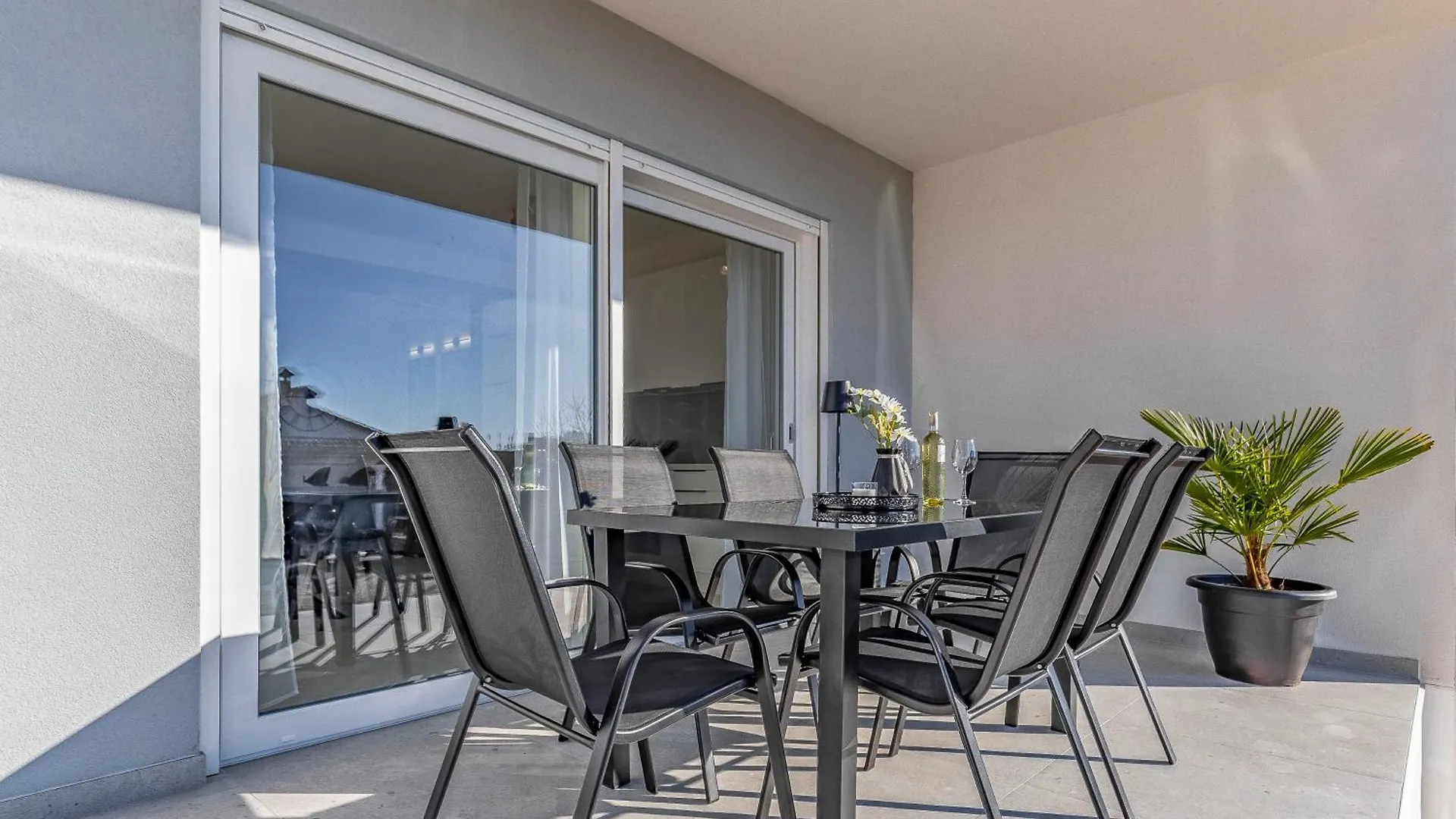 Villa Veluana Apartment 2 With Terrace Pula