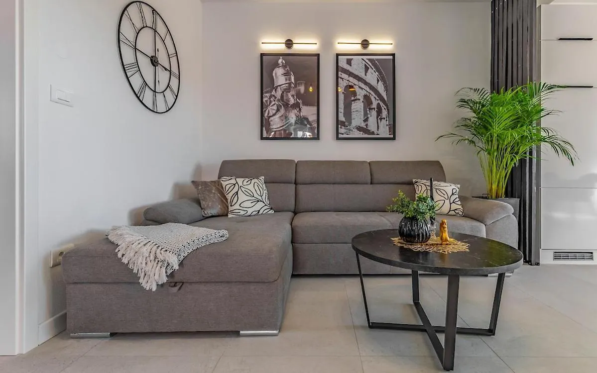 Villa Veluana Apartment 2 With Terrace Pula