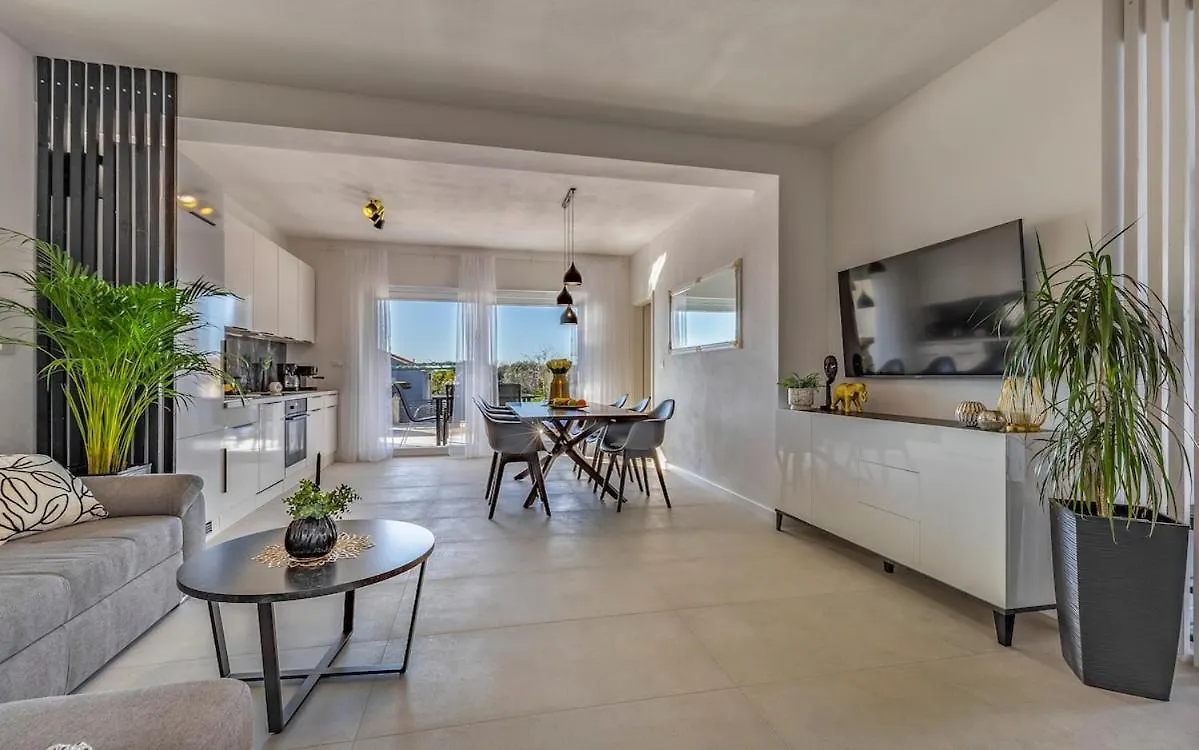 Villa Veluana Apartment 2 With Terrace Pula Croatia