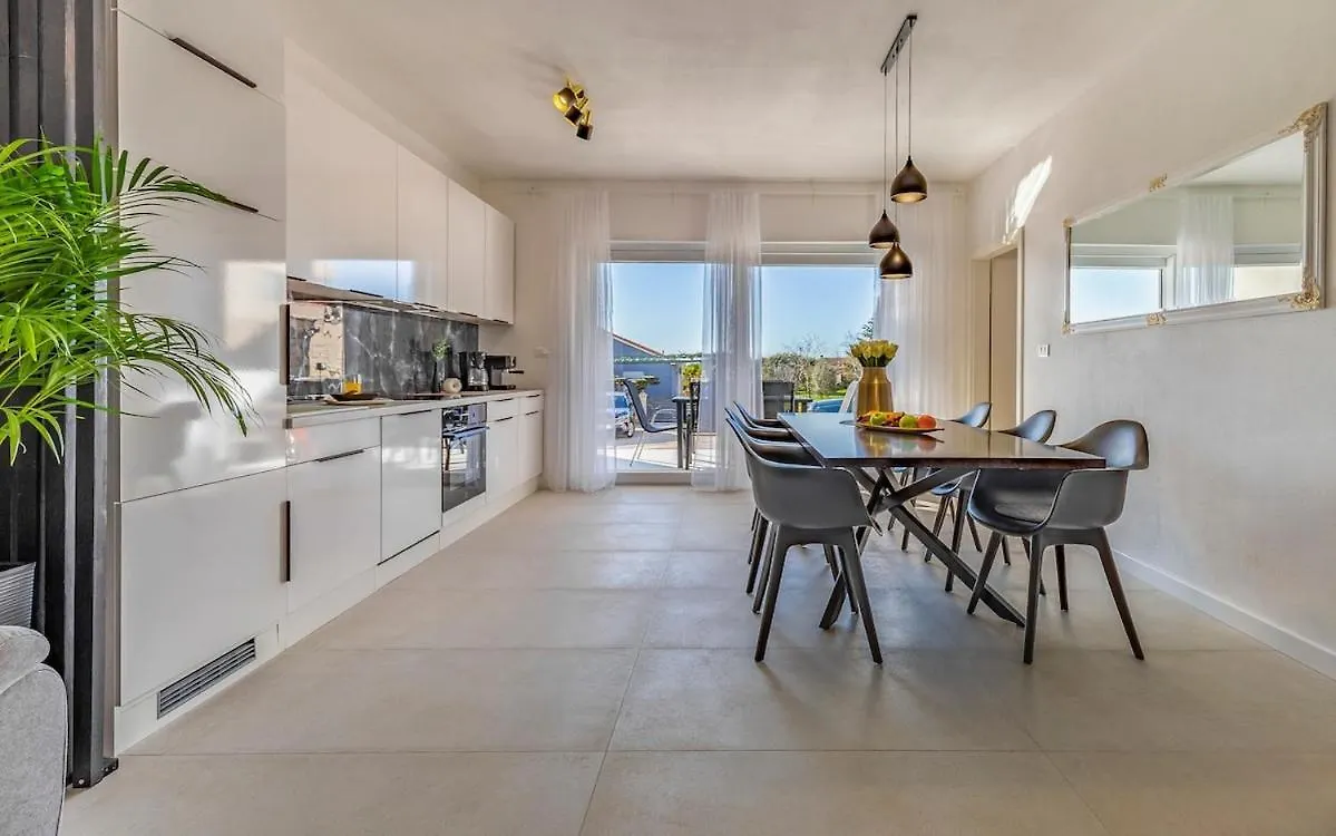 Villa Veluana Apartment 2 With Terrace Pula Croatia