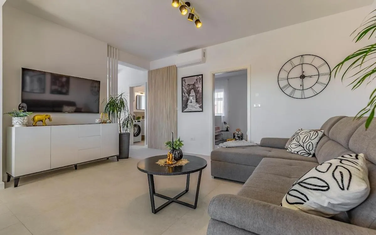 Villa Veluana Apartment 2 With Terrace Pula