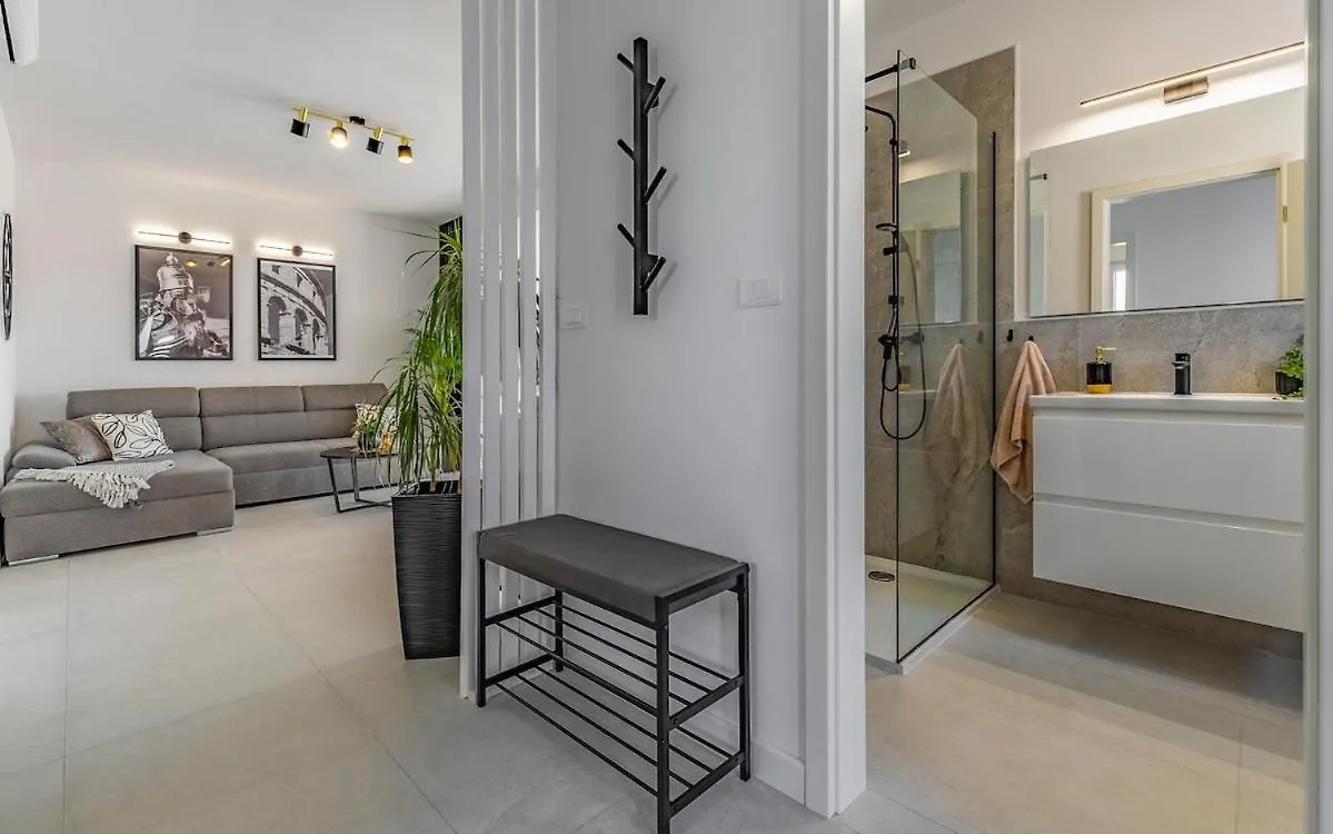 Villa Veluana Apartment 2 With Terrace Pula 0*,