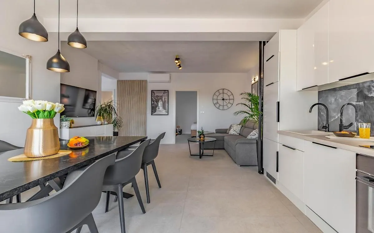 Villa Veluana Apartment 2 With Terrace Πούλα