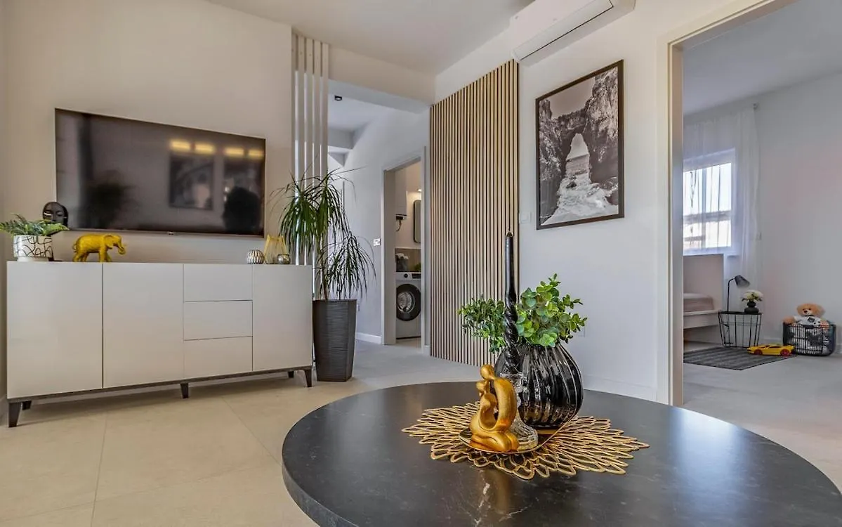 Villa Veluana Apartment 2 With Terrace Pula Croatia